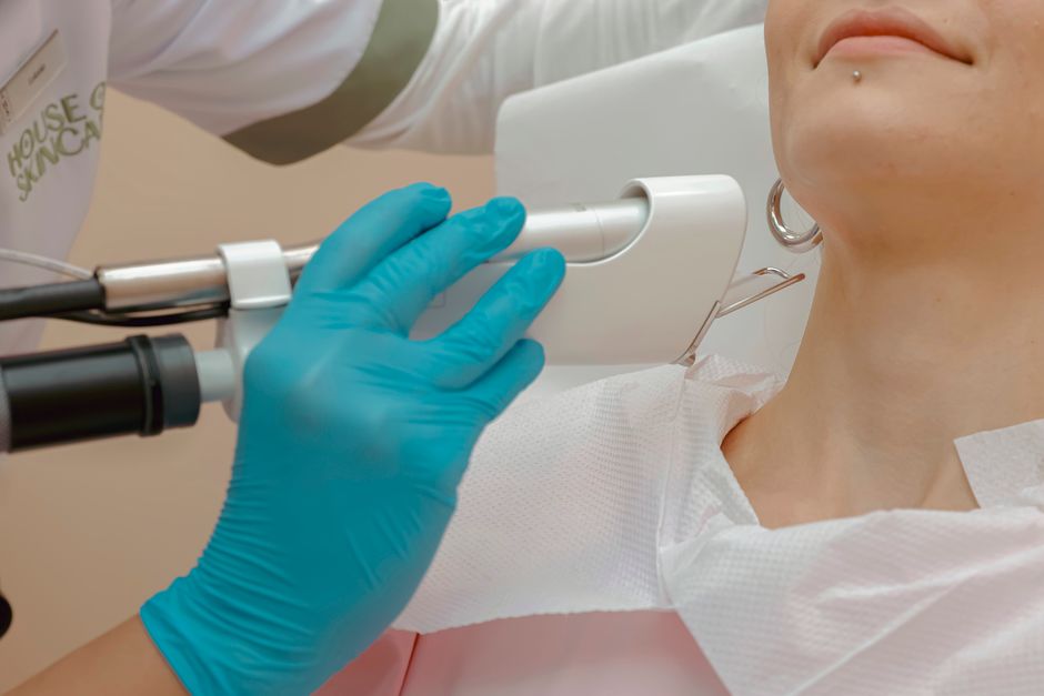 Skin-Lifting Devices Graded A to F: What Actually Works
