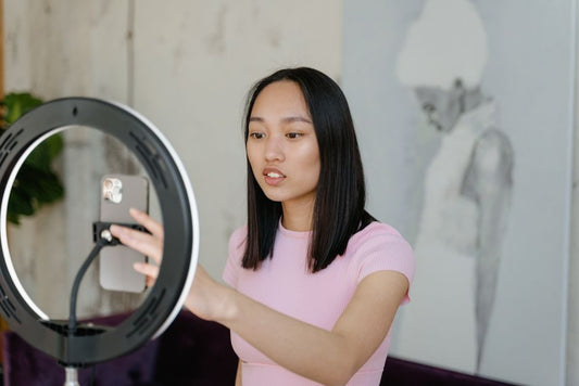 Beauty Tech's Retail Revolution: AI, Social Commerce & You